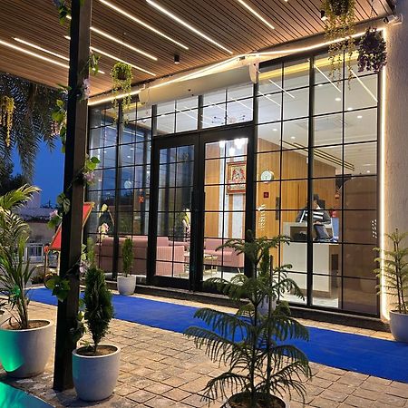 Hotel Three Seasons Vrindāvan Εξωτερικό φωτογραφία