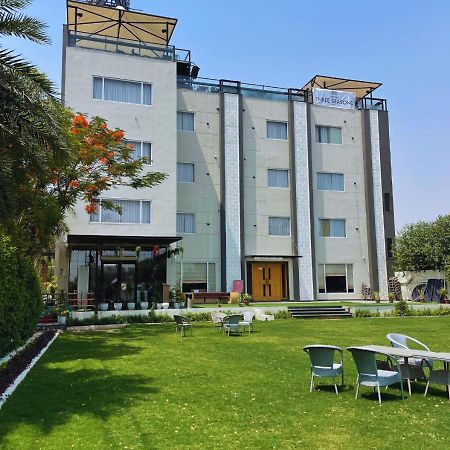 Hotel Three Seasons Vrindāvan Εξωτερικό φωτογραφία