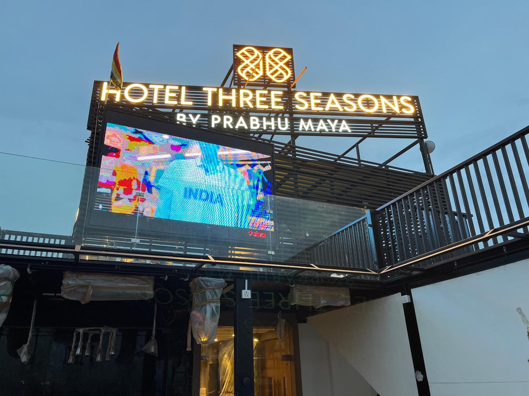 Hotel Three Seasons Vrindāvan Εξωτερικό φωτογραφία