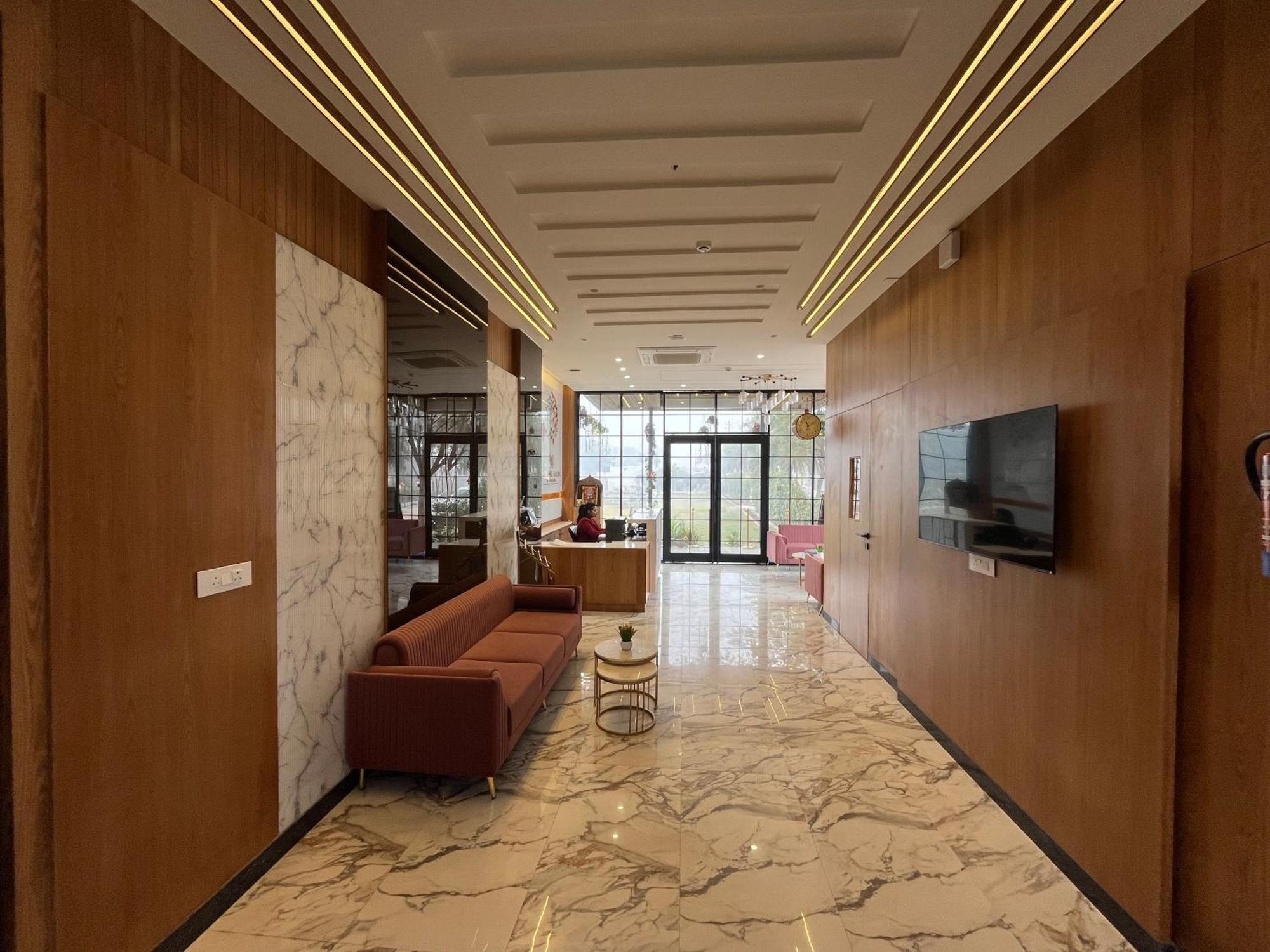Hotel Three Seasons Vrindāvan Εξωτερικό φωτογραφία