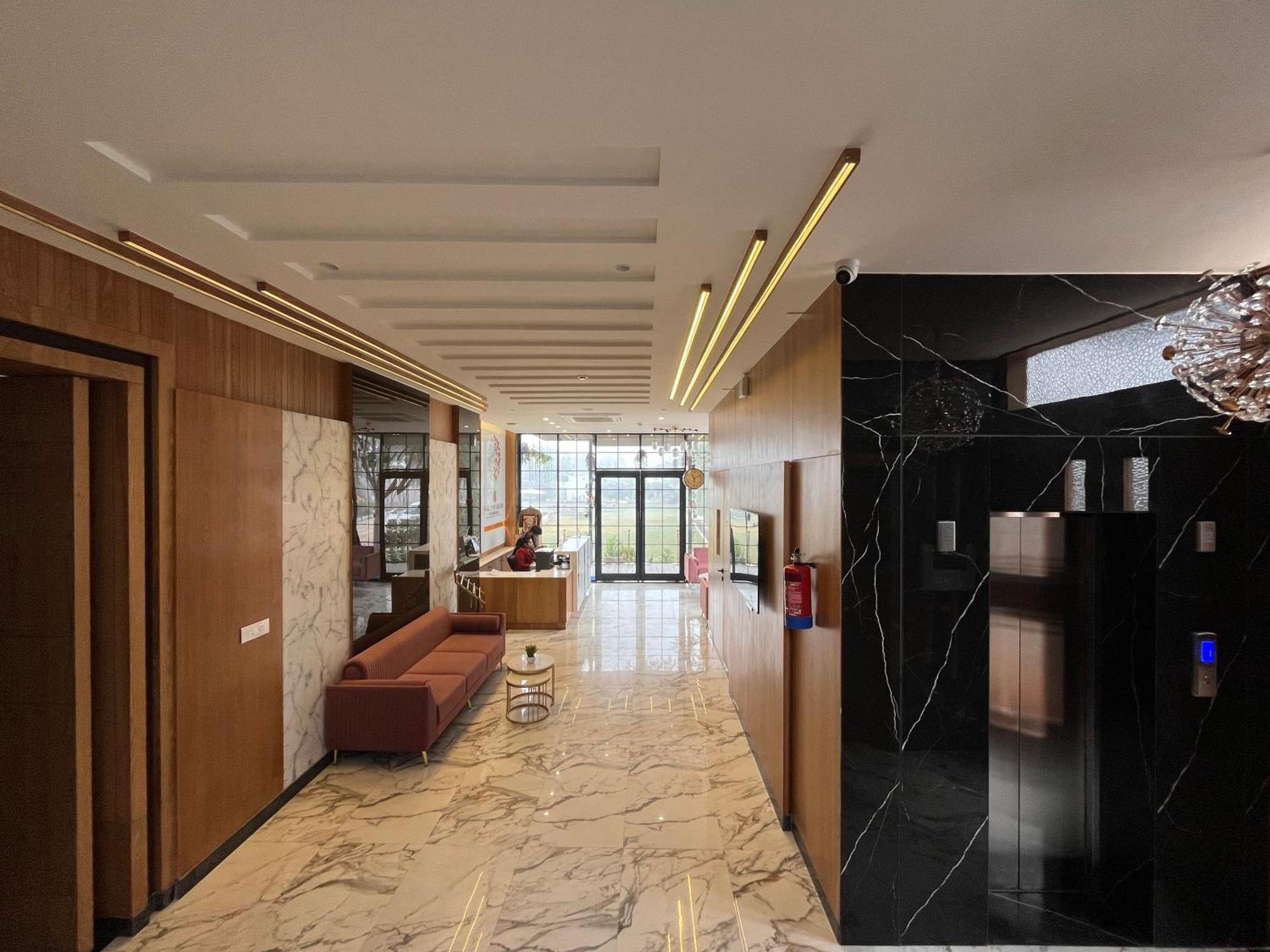 Hotel Three Seasons Vrindāvan Εξωτερικό φωτογραφία
