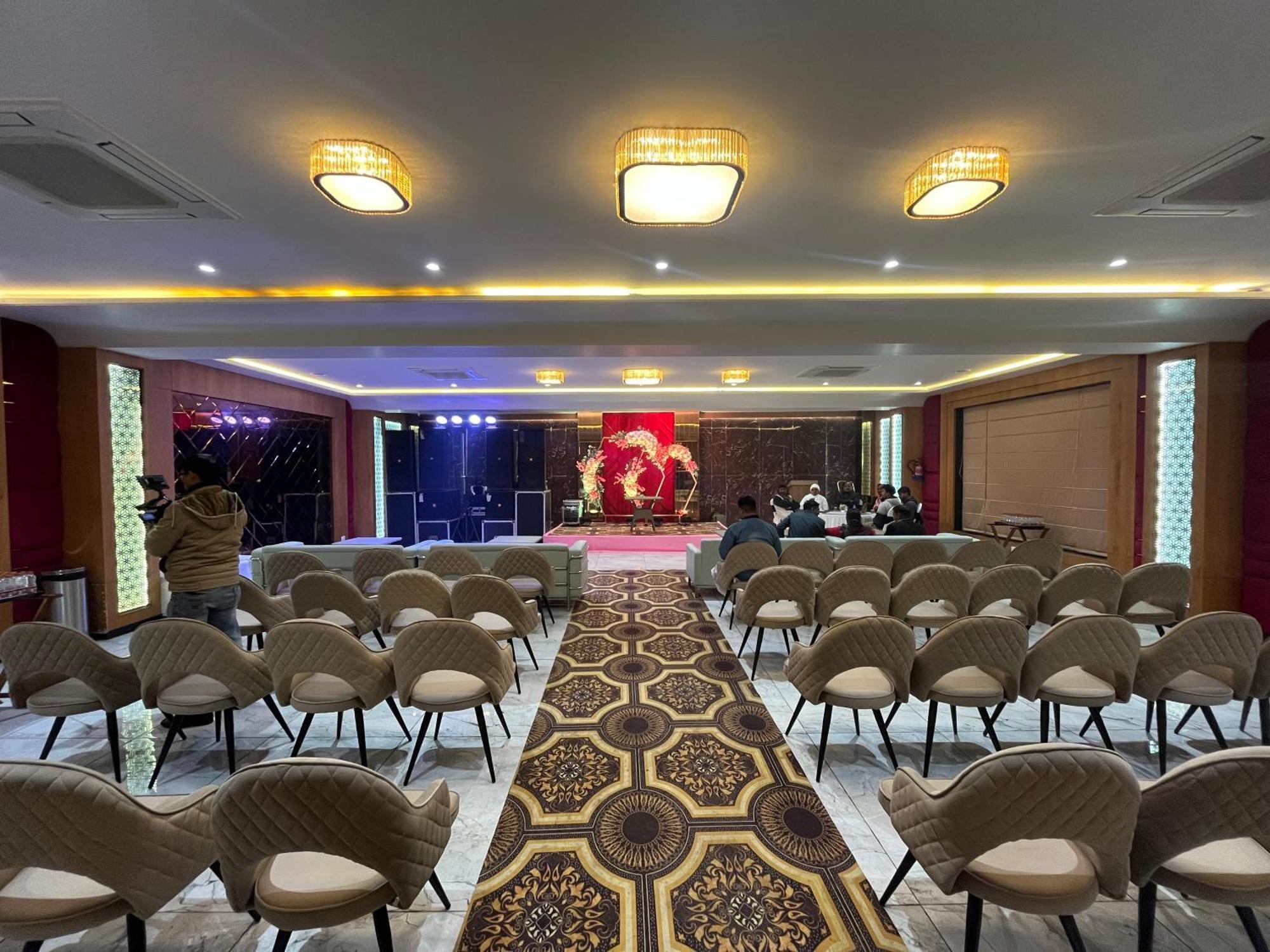 Hotel Three Seasons Vrindāvan Εξωτερικό φωτογραφία