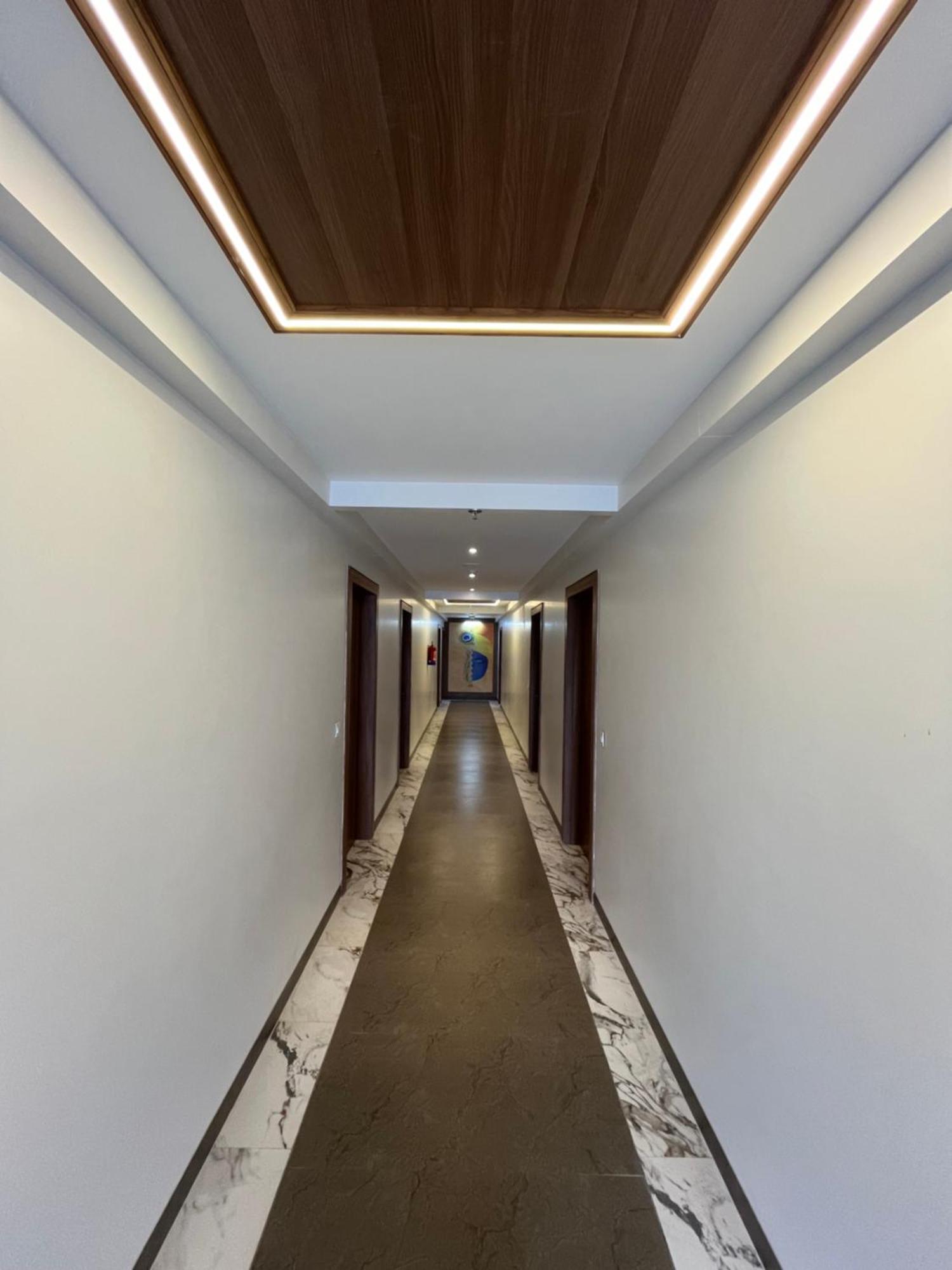 Hotel Three Seasons Vrindāvan Εξωτερικό φωτογραφία
