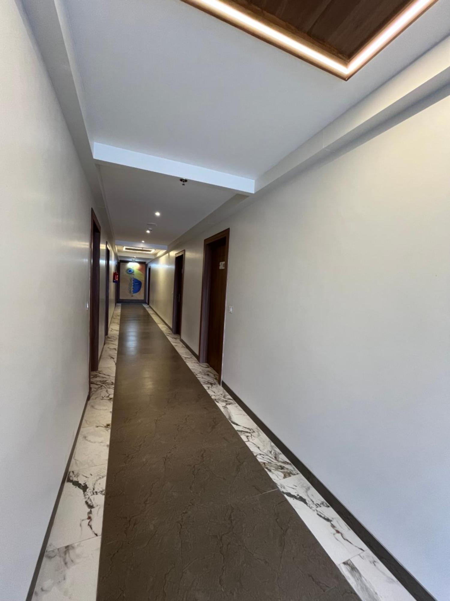 Hotel Three Seasons Vrindāvan Εξωτερικό φωτογραφία