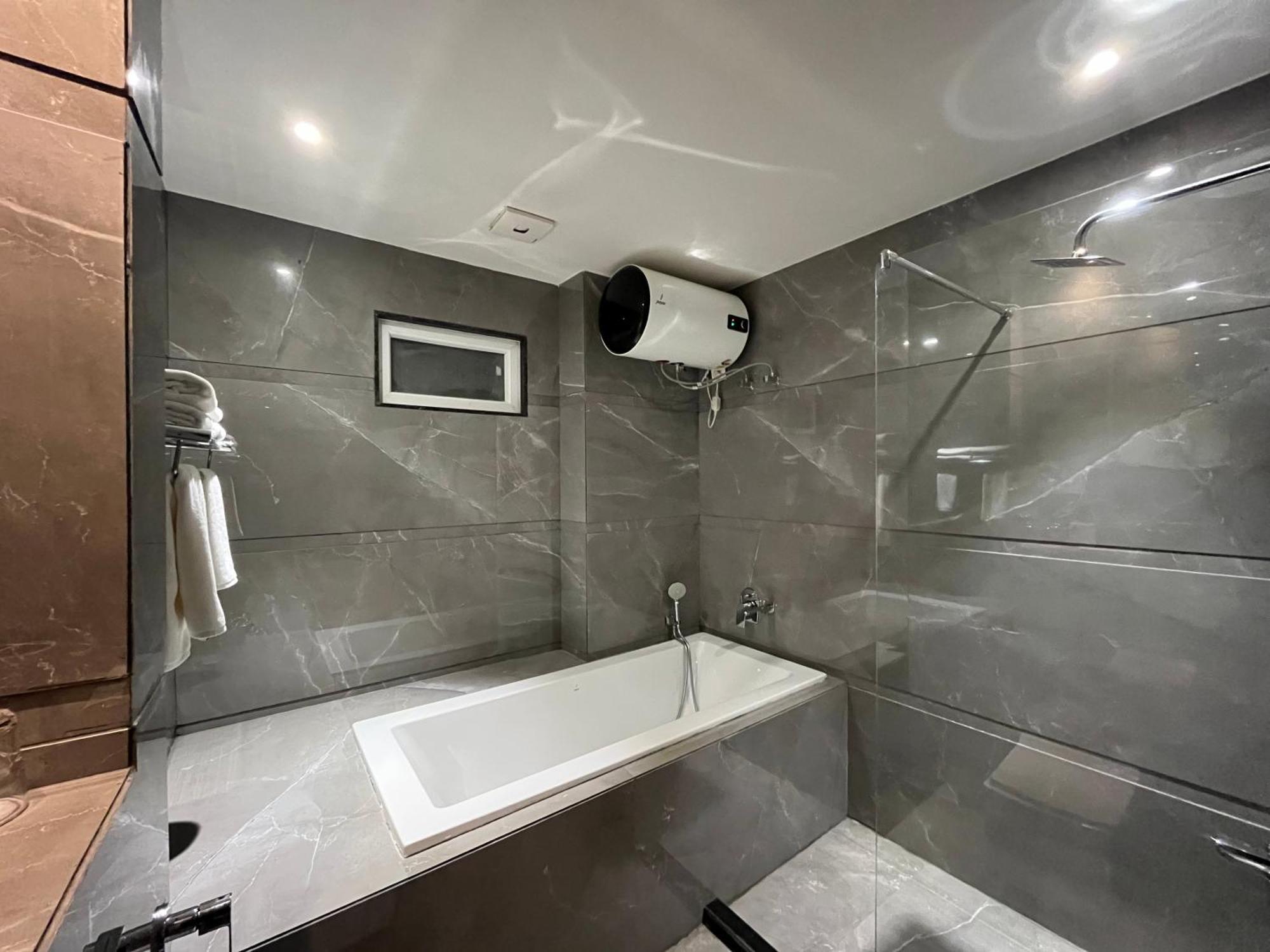 Hotel Three Seasons Vrindāvan Εξωτερικό φωτογραφία
