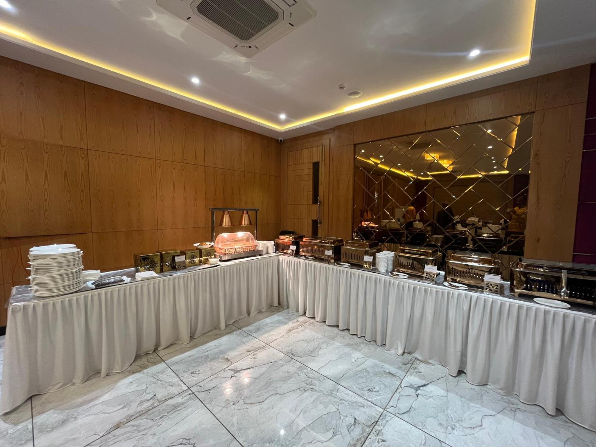 Hotel Three Seasons Vrindāvan Εξωτερικό φωτογραφία