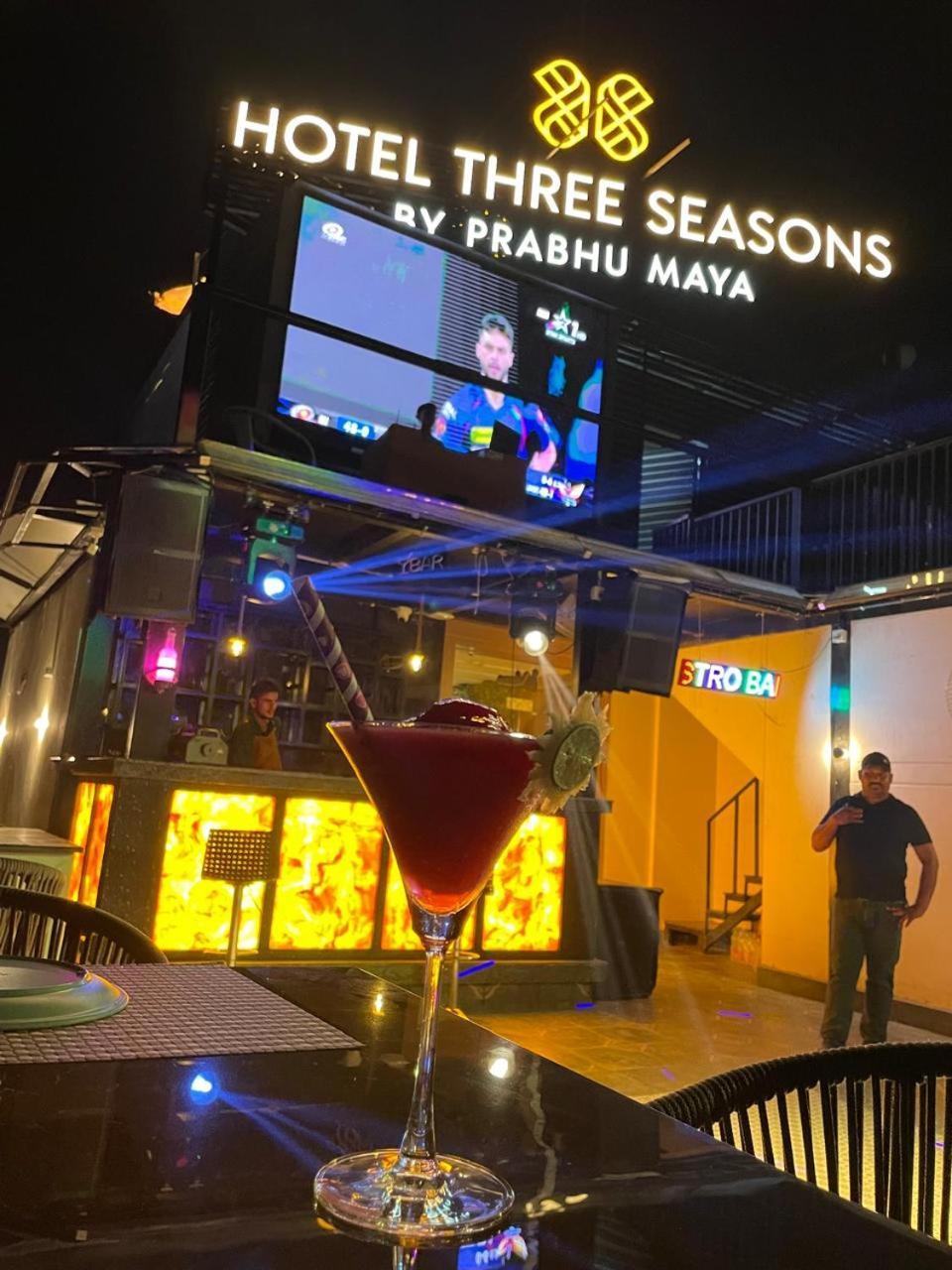 Hotel Three Seasons Vrindāvan Εξωτερικό φωτογραφία