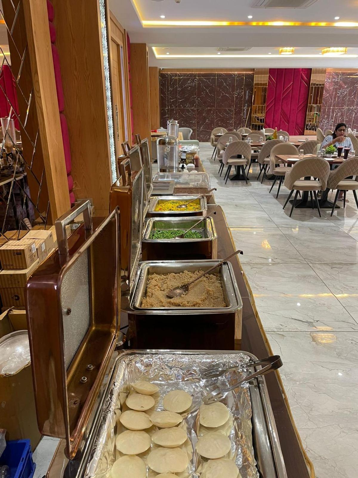 Hotel Three Seasons Vrindāvan Εξωτερικό φωτογραφία