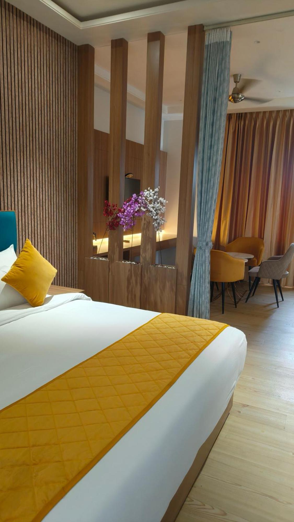 Hotel Three Seasons Vrindāvan Εξωτερικό φωτογραφία