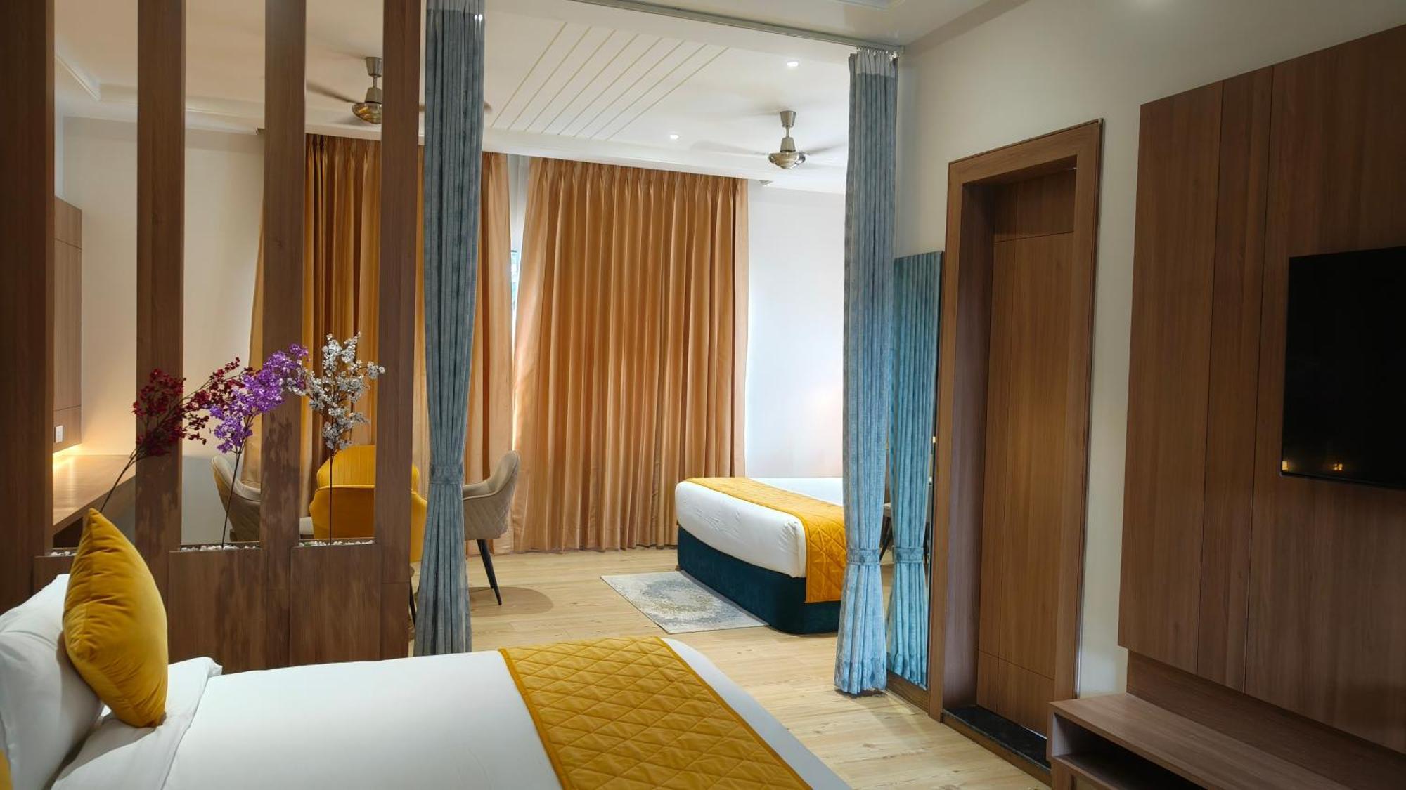 Hotel Three Seasons Vrindāvan Εξωτερικό φωτογραφία
