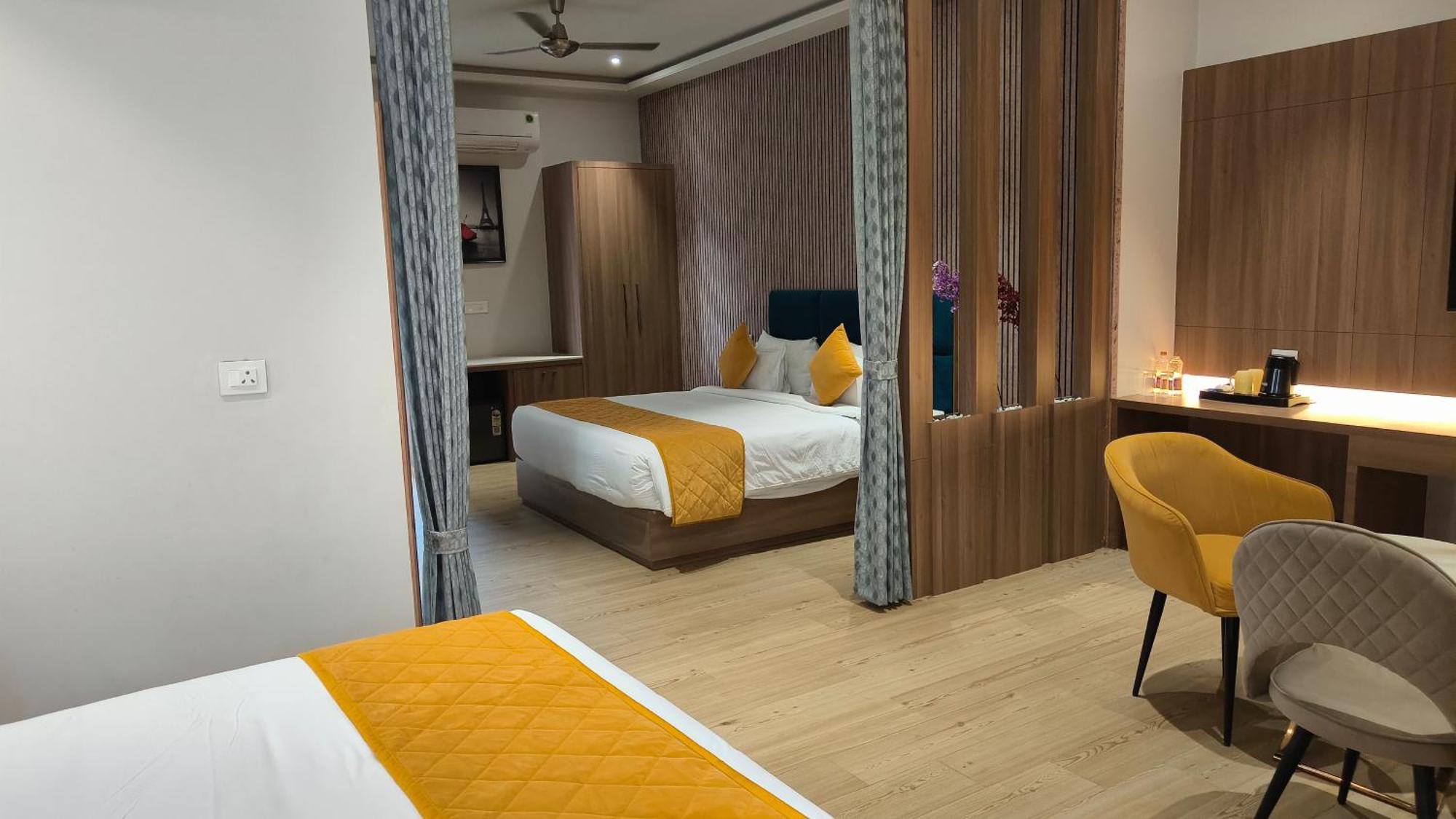 Hotel Three Seasons Vrindāvan Εξωτερικό φωτογραφία