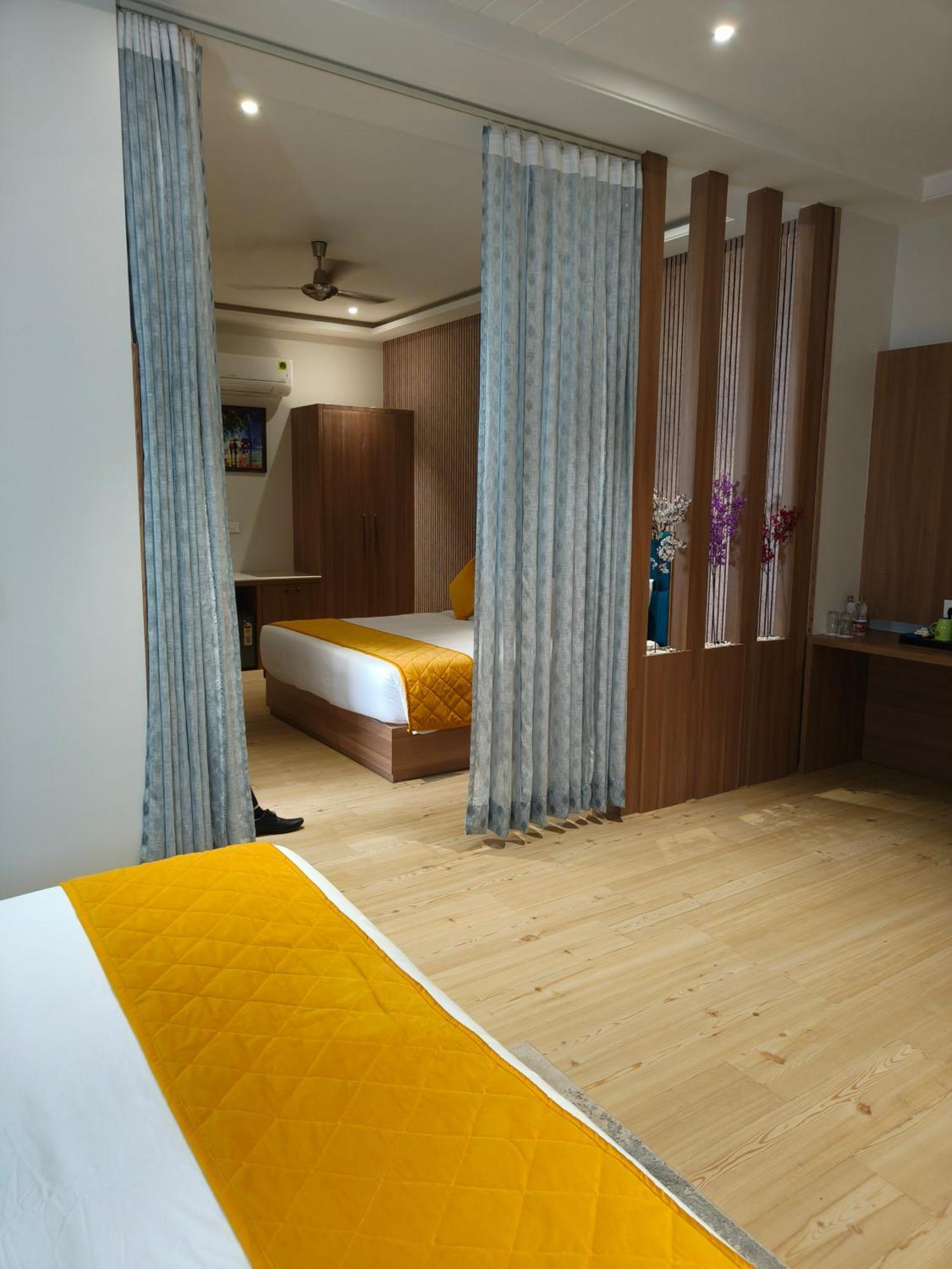 Hotel Three Seasons Vrindāvan Εξωτερικό φωτογραφία