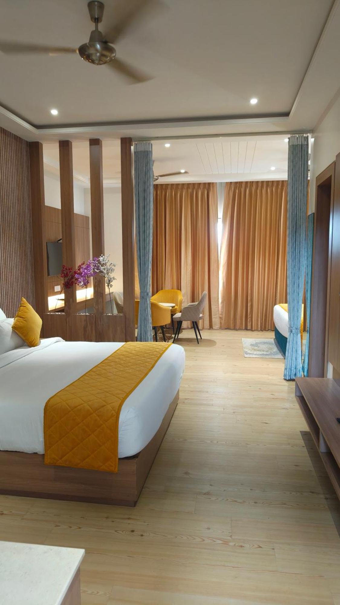 Hotel Three Seasons Vrindāvan Εξωτερικό φωτογραφία