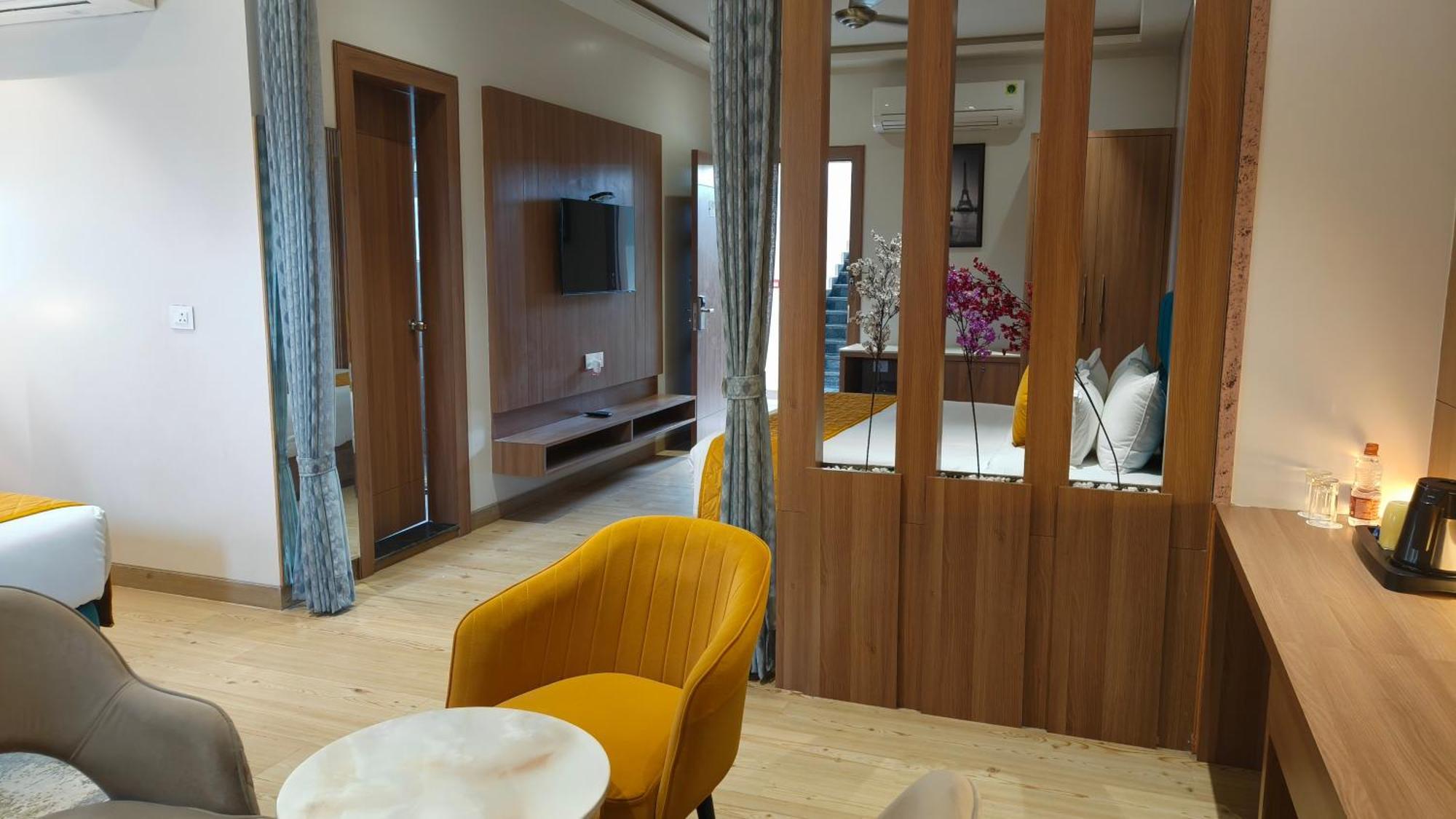 Hotel Three Seasons Vrindāvan Εξωτερικό φωτογραφία