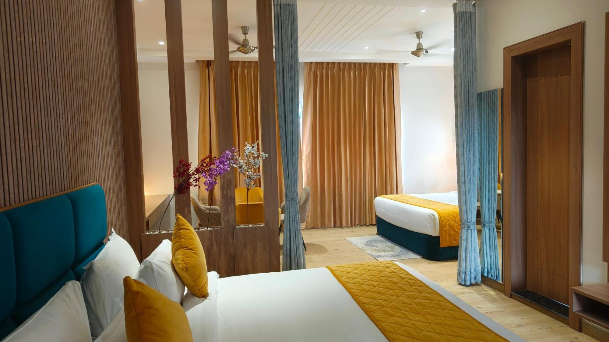 Hotel Three Seasons Vrindāvan Εξωτερικό φωτογραφία