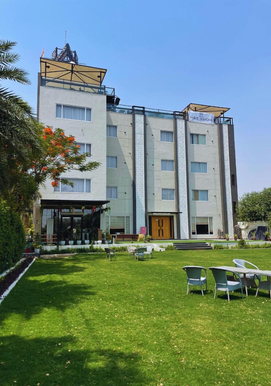 Hotel Three Seasons Vrindāvan Εξωτερικό φωτογραφία